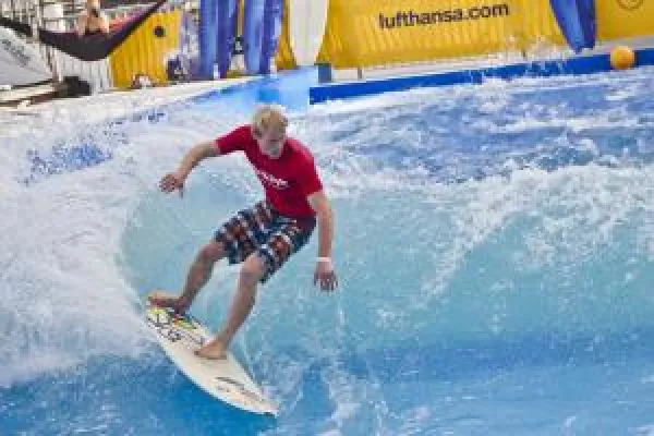 Bild: Surf & Style 2012: Europameisterschaft im „Stationary Wave Riding“ am 11./12. August 2012 am Flughafen München