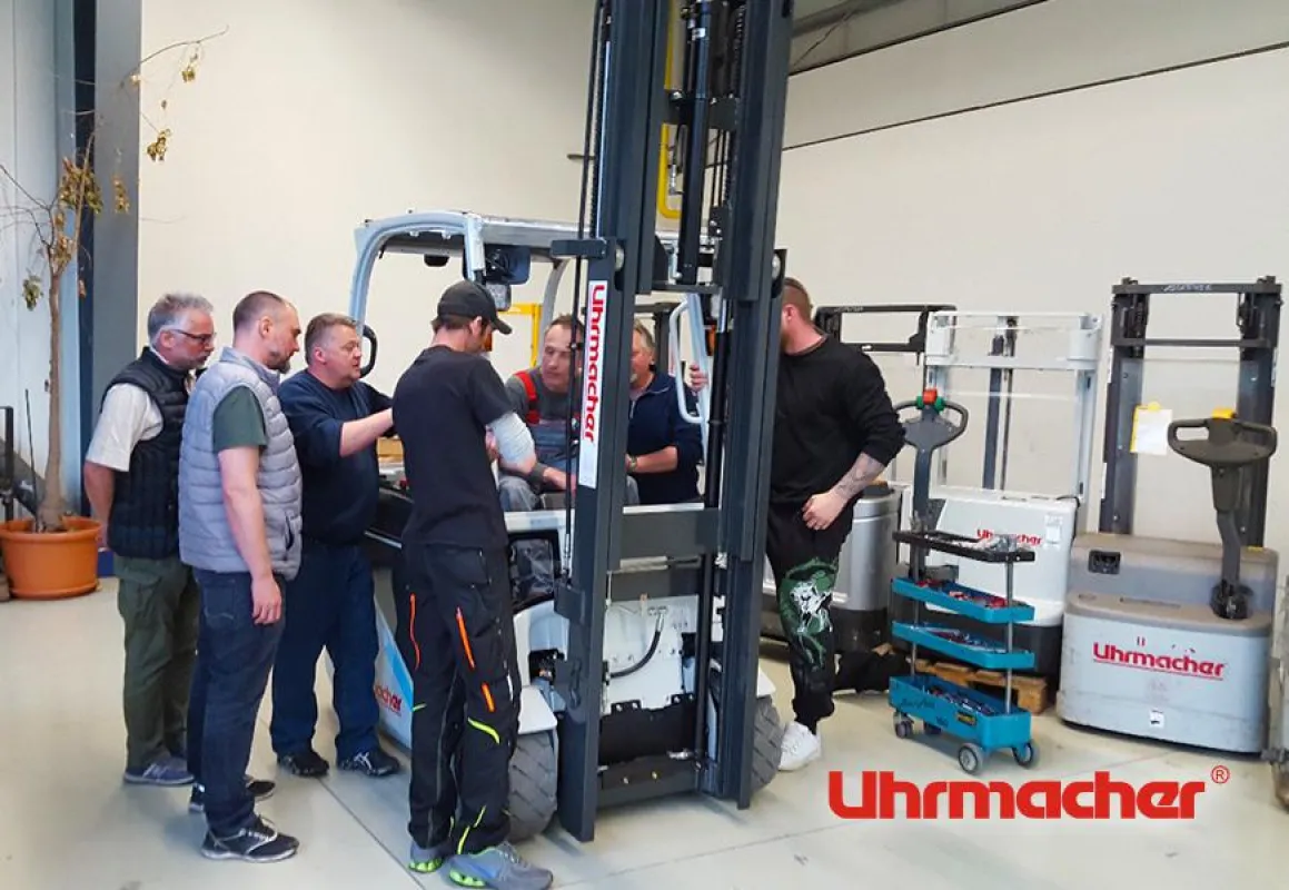 TX3-/TX4-Techniker Schulung bei Uhrmacher  ©Uhrmacher Industriefahrzeuge KG