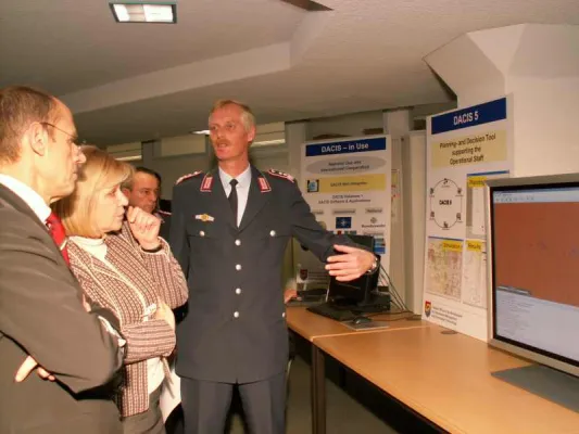 Bild: Vorsitzende des Verteidigungsausschusses besucht IT-Amt der Bundeswehr