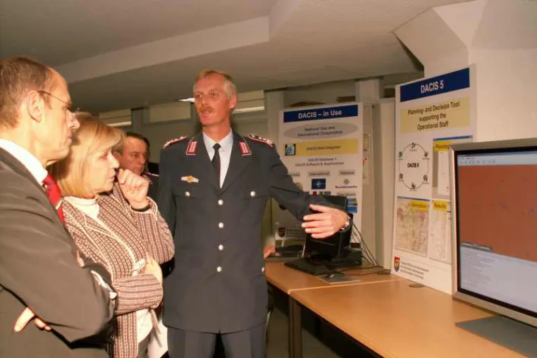 Bild: Vorsitzende des Verteidigungsausschusses besucht IT-Amt der Bundeswehr