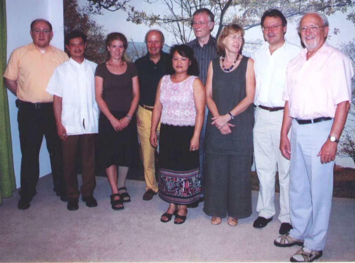 Vorstand der Lao-German Society: v.l.n.r. Ronald Neuber, Padith Phongpachith, Kristina Zelder, Dr. Gert Schwarzlose, Somphone Phongpachith, Prof. Dr. Heinz Wissing, Margarete Bischoff, Prof. Dr. K.O.