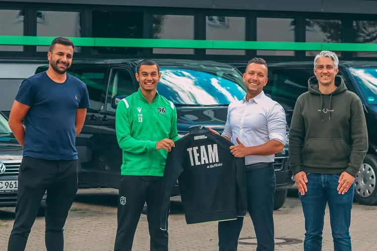 Bild: EASYFITNESS und 96-Akademie helfen Nachwuchstalenten, am Ball zu bleiben