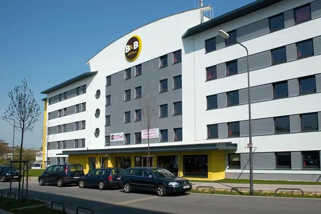 Bild: B&B-Hotel in Frankfurt eröffnet einen Monat vor WM 2006