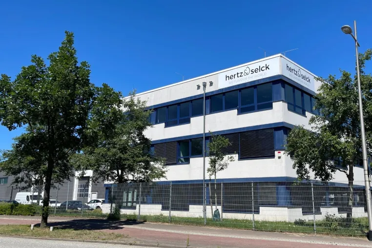 Bild: Zweiter Standort in Hamburg: Hertz & Selck erweitert Kapazitäten für Produktion und Logistik