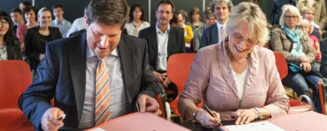 Fraunhofer-Institutszentrum und Hegel-Gymnasium Stuttgart starten Bildungskooperation Bild: Fraunhofer-Institutszentrum und Hegel-Gymnasium Stuttgart starten Bildungskooperation