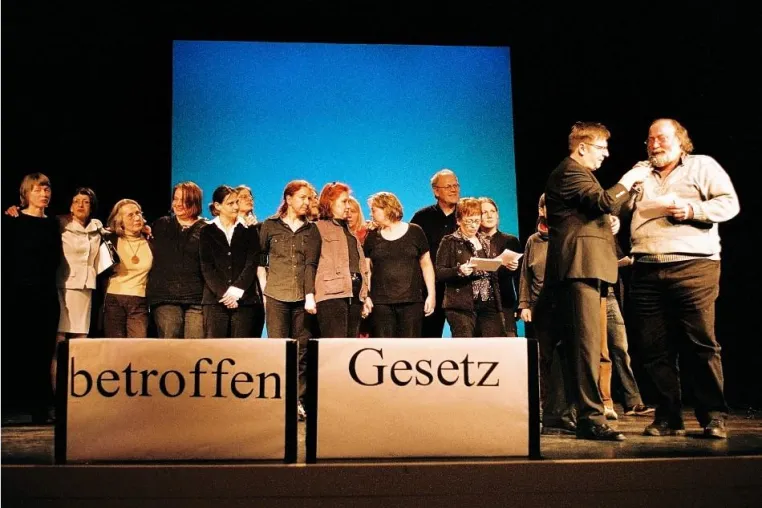 Bild: Legislatives Theater Berlin sucht Eltern