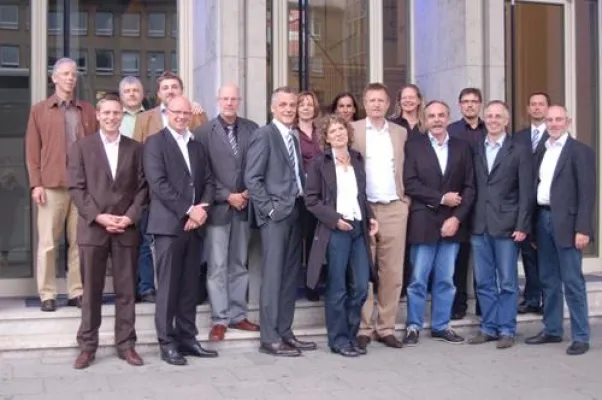 Bild: Erfolgsmodell Bau-Mediation – erste Absolventen im Haus der Technik zertifiziert