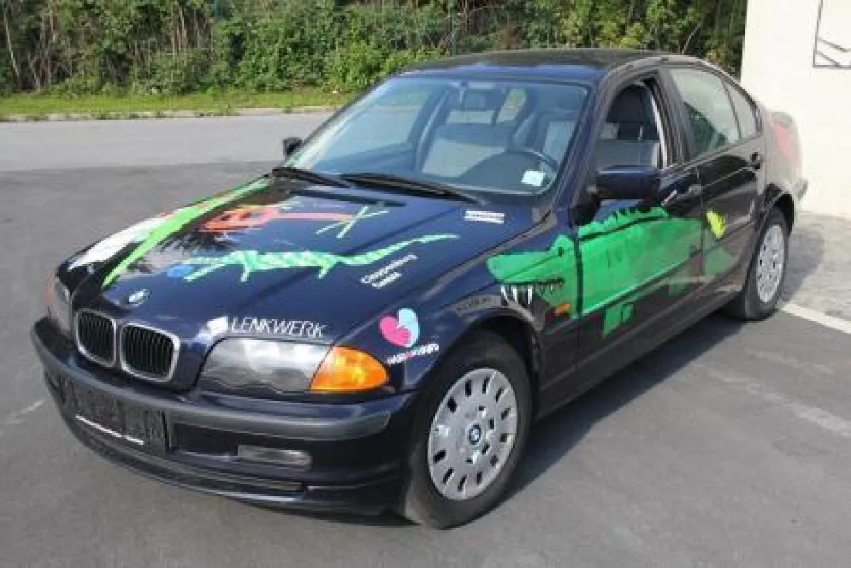 Handbemalter BMW für Charity Auktion