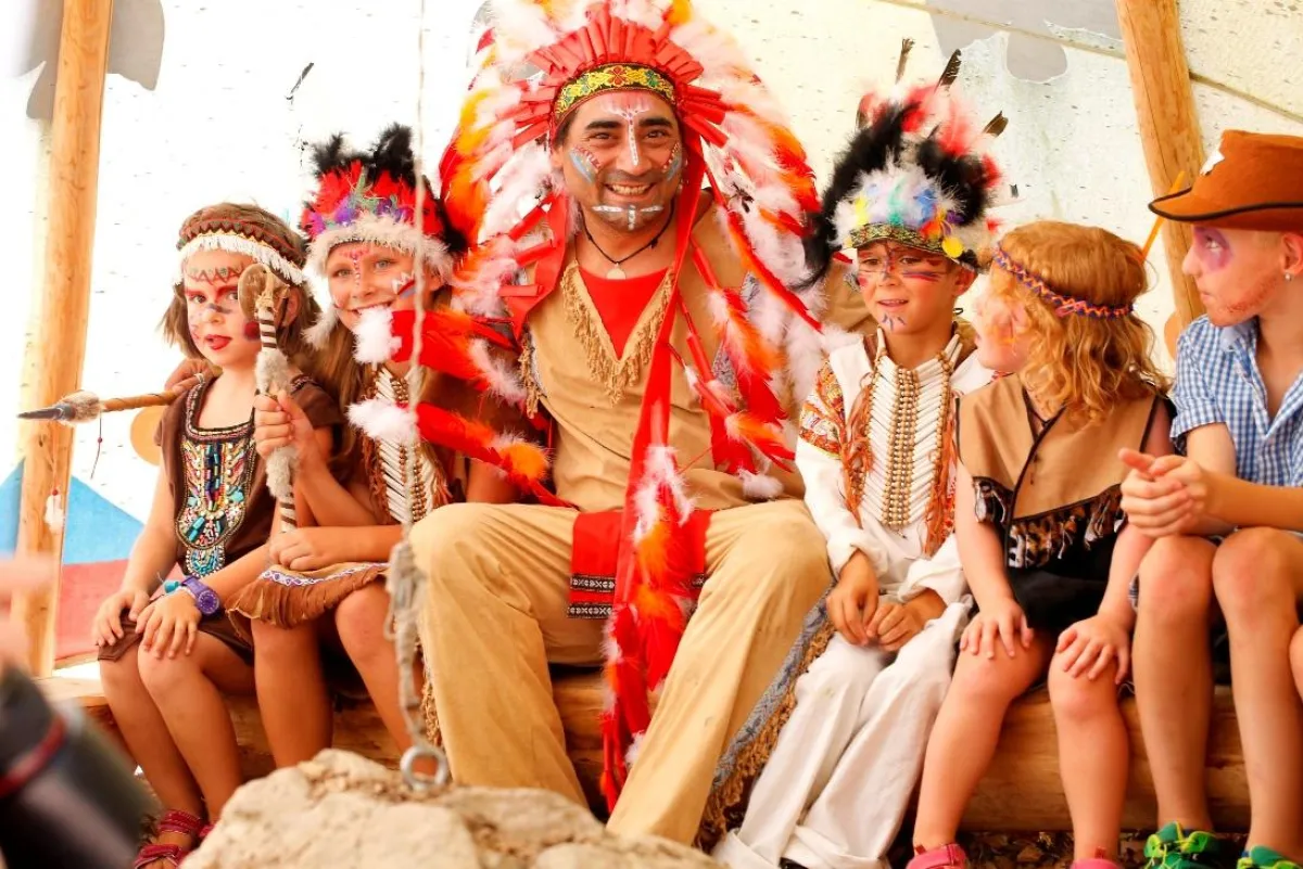 © Kinderhotels_Indianertag