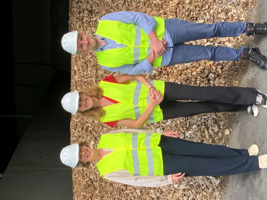 Bild: HanseWerk-Tochter HanseWerk Natur: Finanzministerin Silke Schneider besucht Holzgaskraftwerk in Wahlstedt