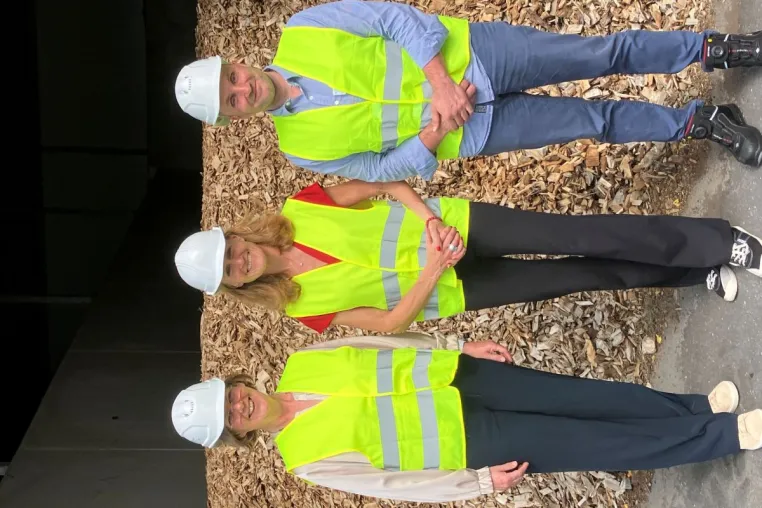 Bild: HanseWerk-Tochter HanseWerk Natur: Finanzministerin Silke Schneider besucht Holzgaskraftwerk in Wahlstedt