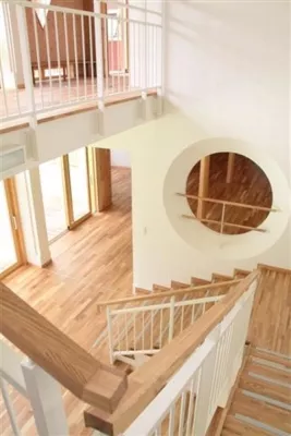 Gute Noten für ökologische Wandfarbe - Lehmfarbe für Deutsche Schule in Kobe/Japan Bild: Gute Noten für ökologische Wandfarbe - Lehmfarbe für Deutsche Schule in Kobe/Japan