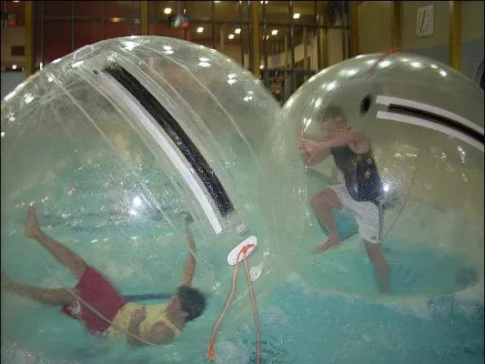 Bild: Waterwalkerz - ein "Hamsterball" auf dem Wasser für Groß und Klein
