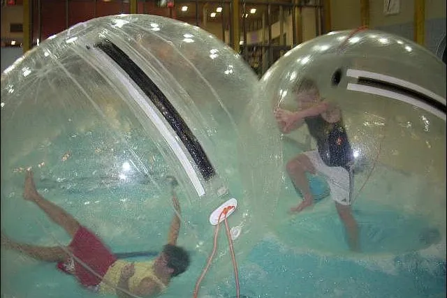 Waterwalkerz - ein "Hamsterball" auf dem Wasser für Groß und Klein Bild: Waterwalkerz - ein "Hamsterball" auf dem Wasser für Groß und Klein