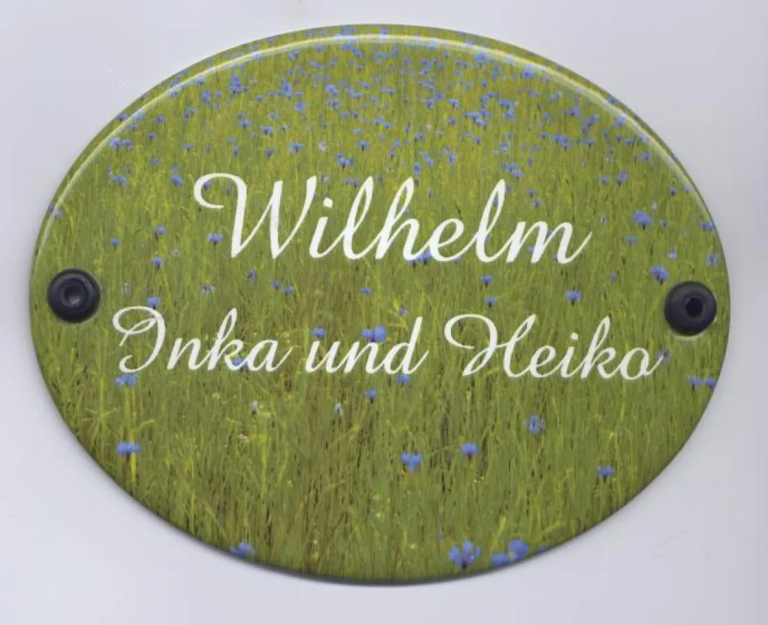 Für immer und ewig: Holen Sie sich Ihr schönstes Foto an den Eingang, z.B. eine Blumenwiese mit Ihrem Schriftzug.