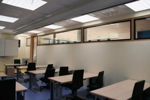 Planline Brandschutzverglasung im BFW Kirchseeon Bild: Planline Brandschutzverglasung im BFW Kirchseeon