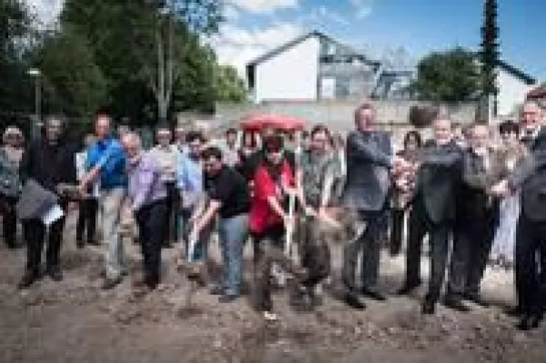 Bild: Stuttgart-Bad Cannstatt: Spatenstich für Neubau der Stiftung Liebenau