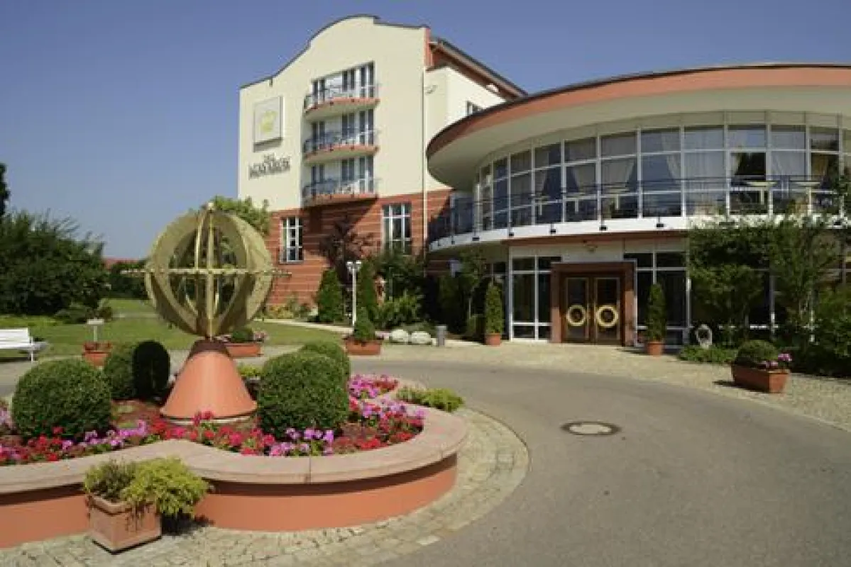 © The Monarch Hotel