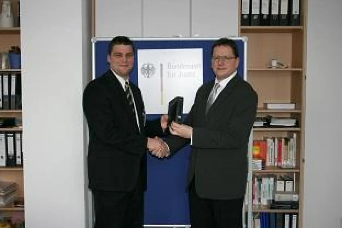 Übergabe des einmillionsten IGEL Thin Clients an das Bundesamt für Justiz. (v.r.n.l.:Marius Thomanec
