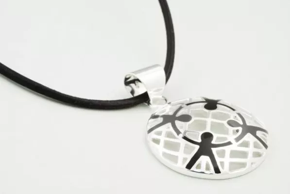 Bild: Wiesbadener Schmuckunternehmen chilili engagiert sich für Verein kuw "kinder unserer welt“