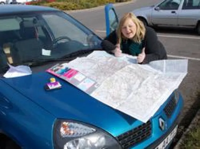 Bild: Studentinnen packt das Reisefieber