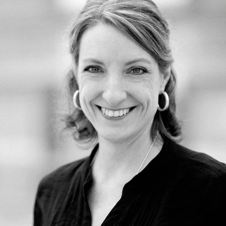 Stefanie Marquetant, Dipl.-Ing. (FH) Innenarchitektur, freie Künstlerin und Designerin, Yogalehrerin (BYV)