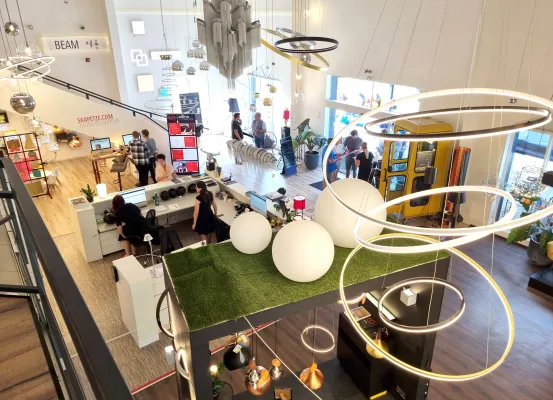 Bild: Über 1.000 Besucher bei der Hausmesse von Skapetze, Bayerns größtem Lichtstudio