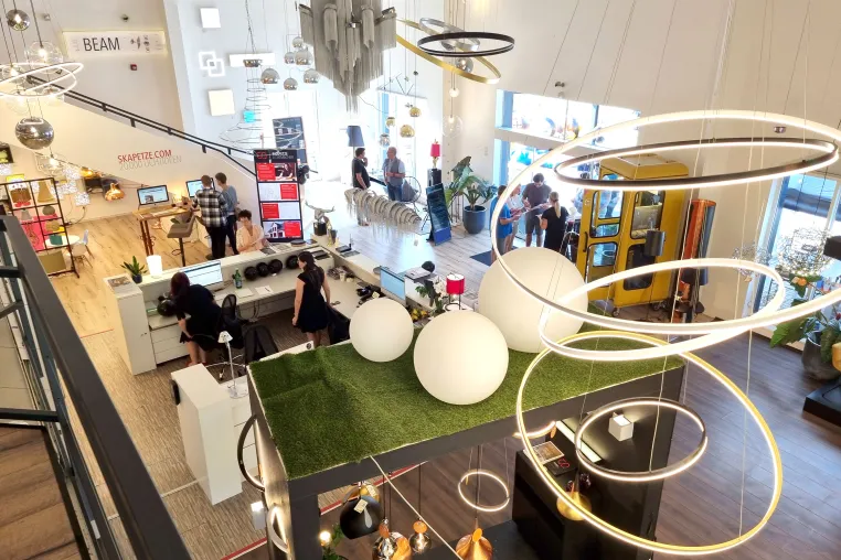 Über 1.000 Besucher bei der Hausmesse von Skapetze, Bayerns größtem Lichtstudio Bild: Über 1.000 Besucher bei der Hausmesse von Skapetze, Bayerns größtem Lichtstudio
