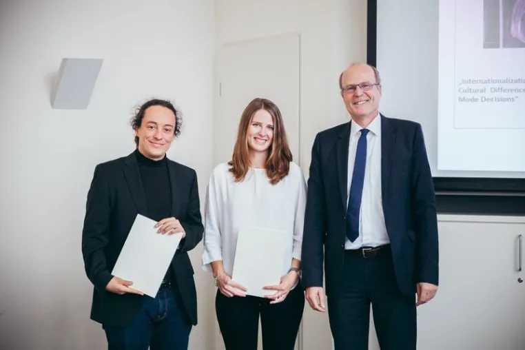 Bild: Abschlussarbeiten an der Uni Witten/Herdecke mit dem Serafin-Forschungspreis ausgezeichnet