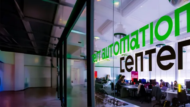 Bild: Das Test Automation Framework von Concept Reply prüft Ladestationen für Elektrofahrzeuge