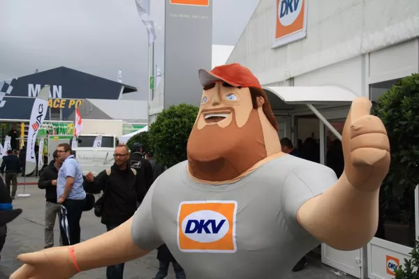 Bild: Truck Grand Prix 2012: Vollgas auf der Rennstrecke und im DKV Zelt