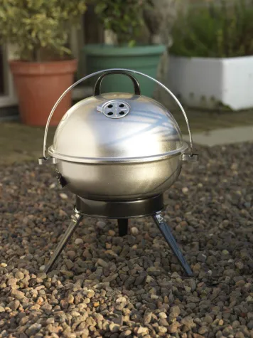 Bild: Rust-Oleum Lackspray - Grills und Kamine in neuem Farbgewand