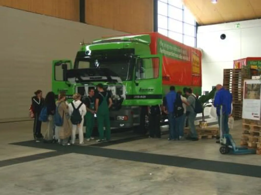 Spedition Kunze mit Schülern auf den fun4technik-Tagen in Karlsruhe