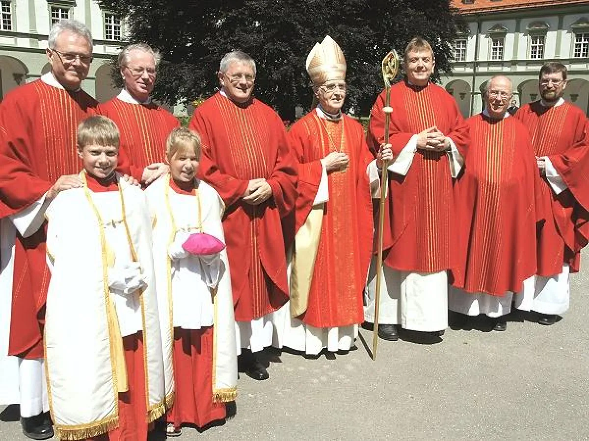 Neupriester Pater Michael Stutzig SDB (3.v.r.)