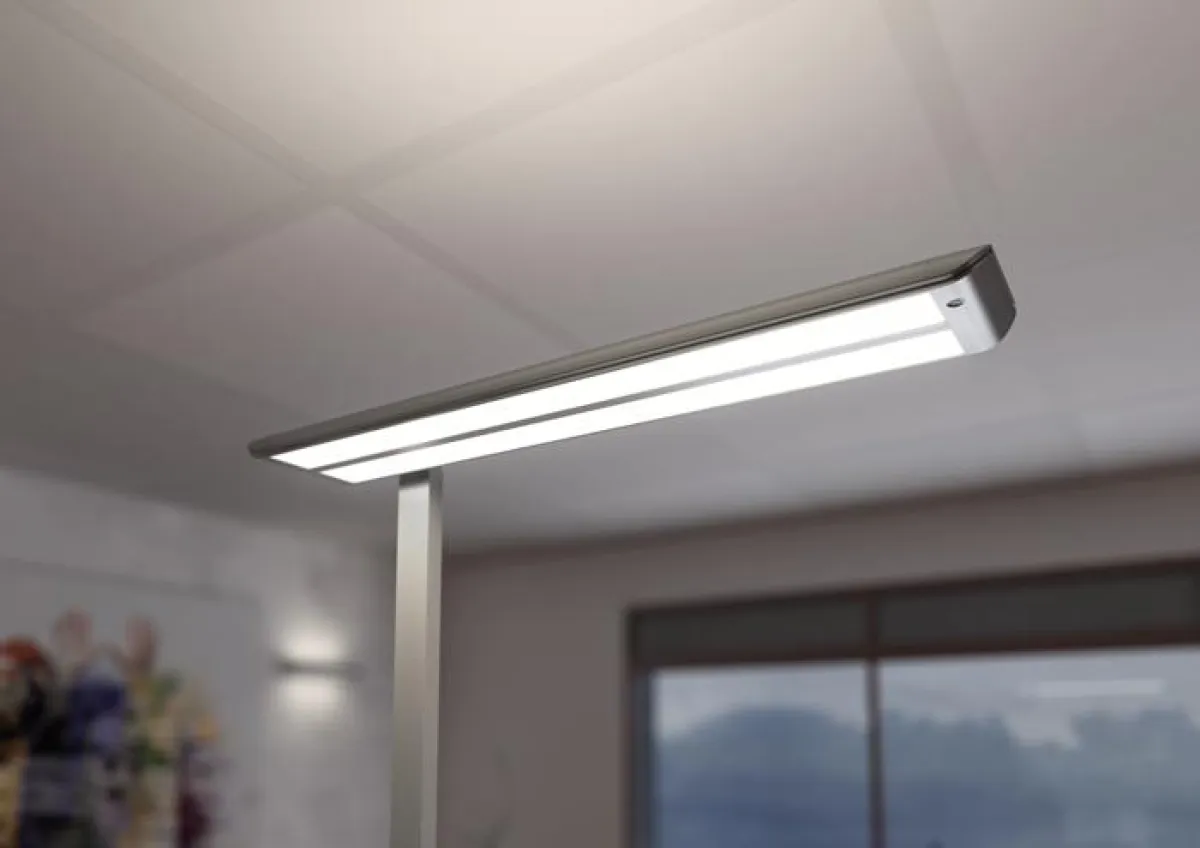 Die CLARA LED Stehleuchte kommt mit vielen Features und einer hohen Effizienz