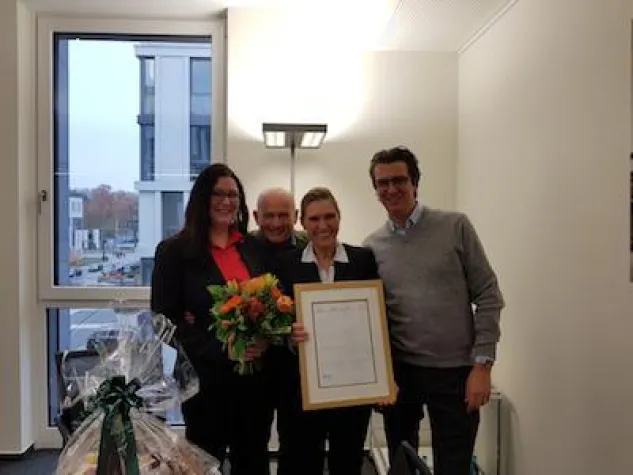 Bild: ACHAT Hotels: Verdiente Mitarbeiterin - Cluster-Managerin Tina Barthel feiert 20. Dienstjubiläum