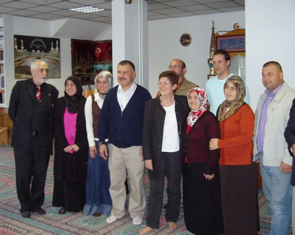 Antje Blumenthal (5.v.l.) bei ihrem Besuch in der Sultan Ahmed Mosche Hamburg Billstedt