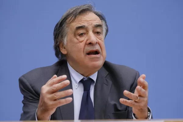 Bild: Leoluca Orlando erhält Lifetime Achievement Award der Europäischen Kulturmarken-Awards 2020