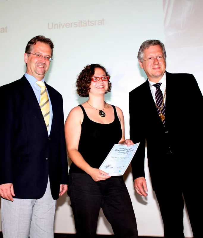 Andreas Vogt, Henrike Hepprich, Prof. Dr. Hans-Jochen Schiewer bei der Verleihung des Gremien-Awards (v.l.) (Foto: Public Address)