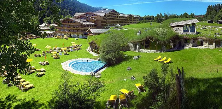 Bild: Wellness, Wanderschuhe und Wilder Kaiser
