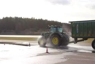Fahrtraining XXL: ADAC Fahrsicherheitstraining für Traktoren Bild: Fahrtraining XXL: ADAC Fahrsicherheitstraining für Traktoren