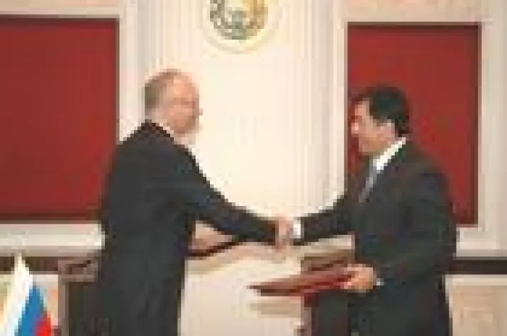 Bild: Austausch der Ratifikationsurkunden