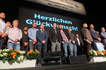 Lachend in den "Freispruch" Bild: Lachend in den "Freispruch"