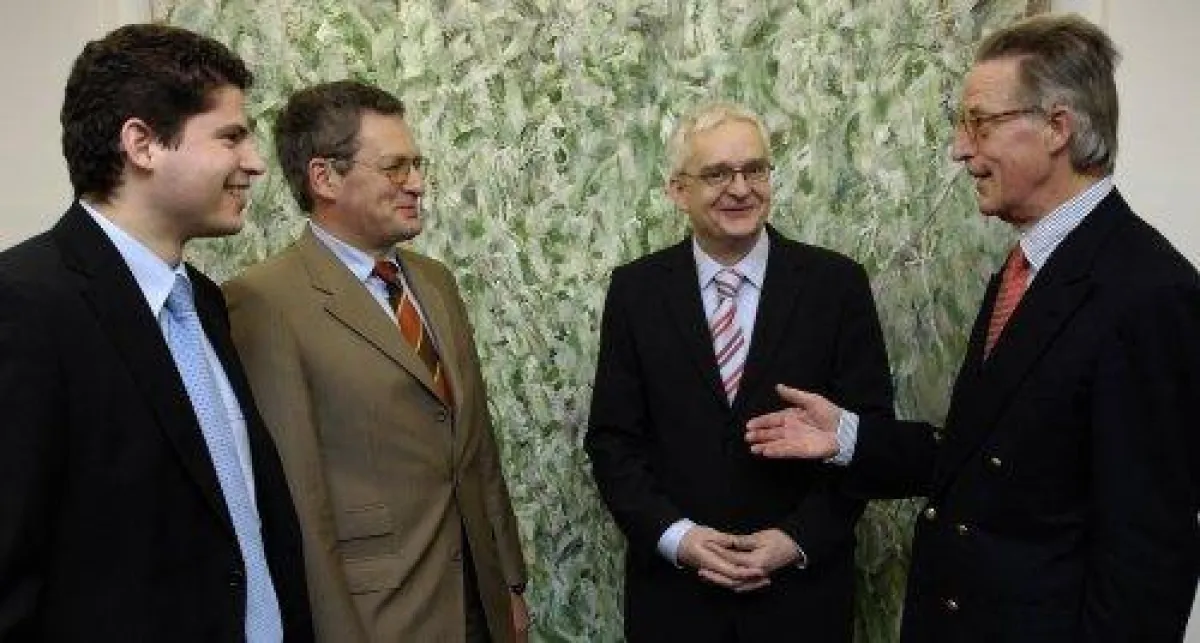 Großes Expertenaufgebot in der IHK in Neuss (v. li.): Dipl.-Ing. Lars Kothes, Dipl.-Ing. Wilfried Winkelhüsener, Dipl.-Ing. Ralph Baus und IHK-Präsident Wilhelm Werhahn. Foto: IHK