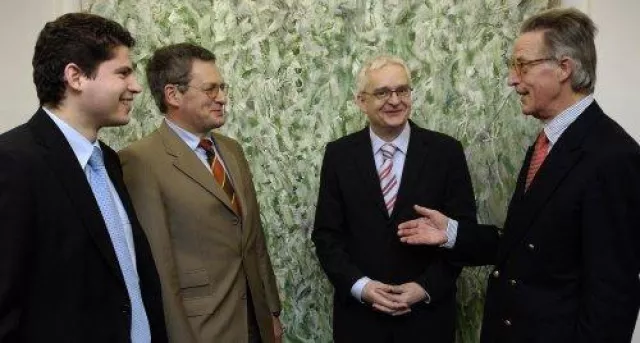 Bild: IHK-Präsident vereidigte drei neue Experten