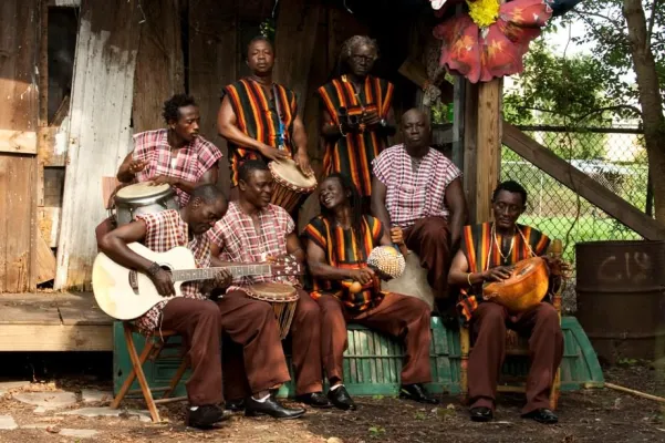 Bild: Sierra Leone's Refugee All Stars auf Platz 1 der World Music Charts Jahresauswahl 2010