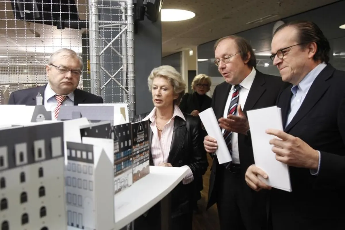v.l.: Stadtrat Edwin Schwarz; Oberbürgermeisterin Petra Roth; Michael Guntersdorf, Prof. Christoph Mäckler.