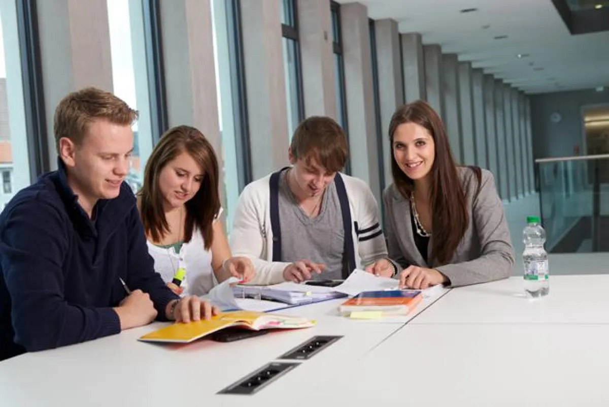 Teamwork am Hochschulcampus Tuttlingen.
