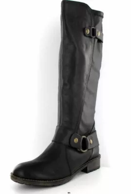 Bild: Damen-Winterstiefel in Übergrößen - ein langer Schaft und traditionelle Farben sind der Trend