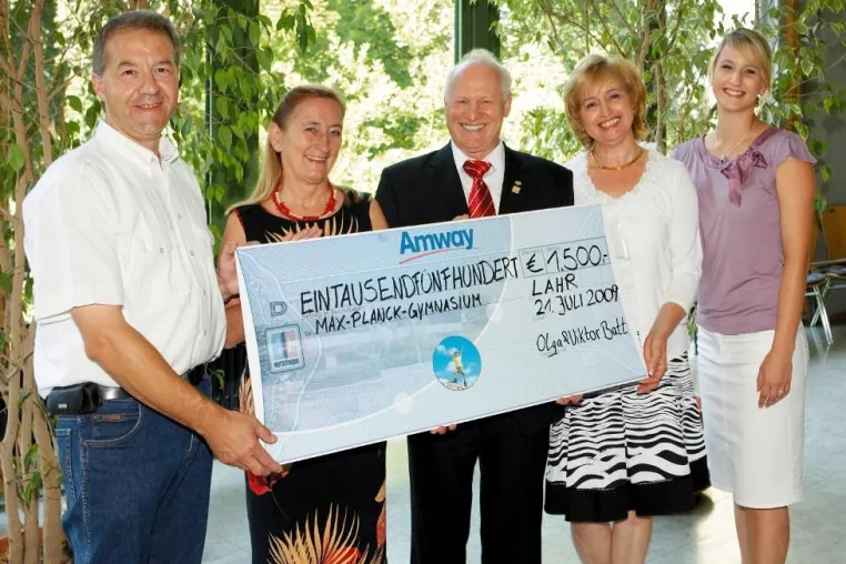 1.500 Euro für die Schüler des Max-Planck-Gymnasiums in Lahr Bild: 1.500 Euro für die Schüler des Max-Planck-Gymnasiums in Lahr